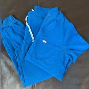 FIGS scrub set, size M
